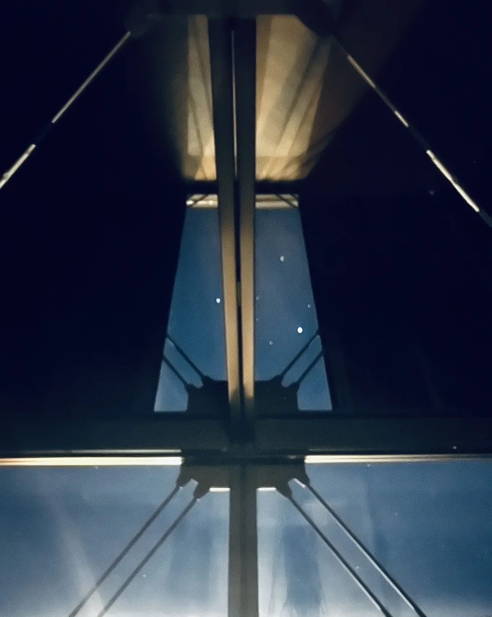 窓の向こうの星空